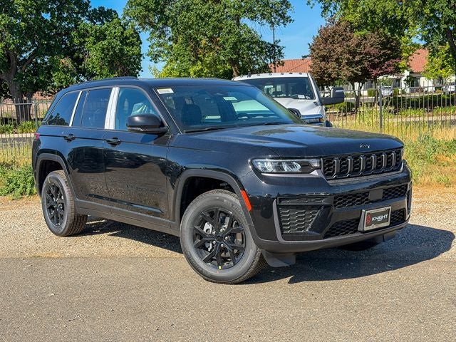 2026 Jeep Grand Cherokee Laredo Altitude