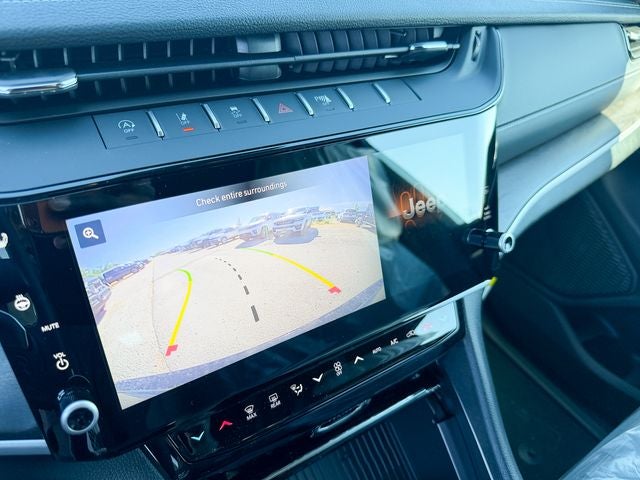 2026 Jeep Grand Cherokee Laredo Altitude