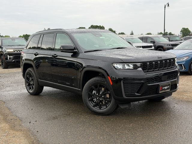 2026 Jeep Grand Cherokee Laredo Altitude
