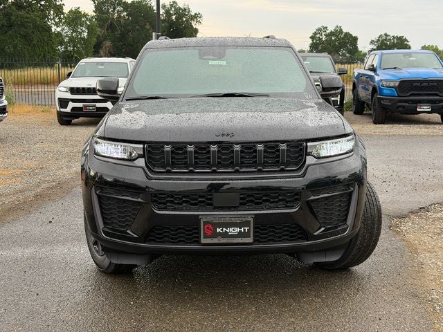 2026 Jeep Grand Cherokee Laredo Altitude