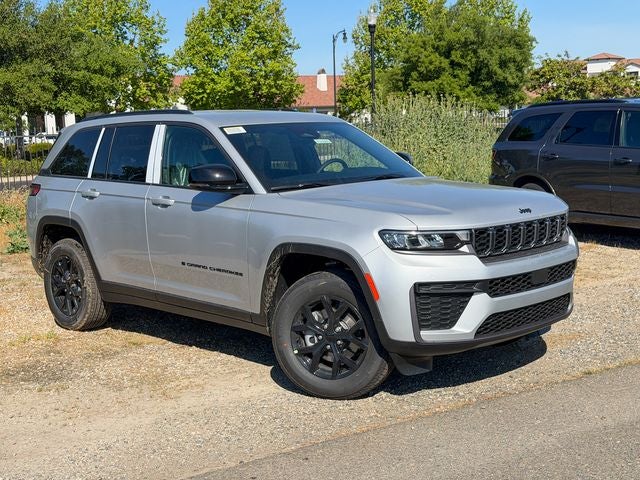 2026 Jeep Grand Cherokee Laredo Altitude