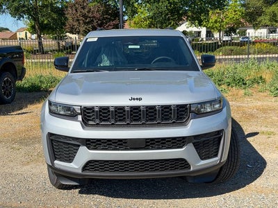 2026 Jeep Grand Cherokee Laredo Altitude