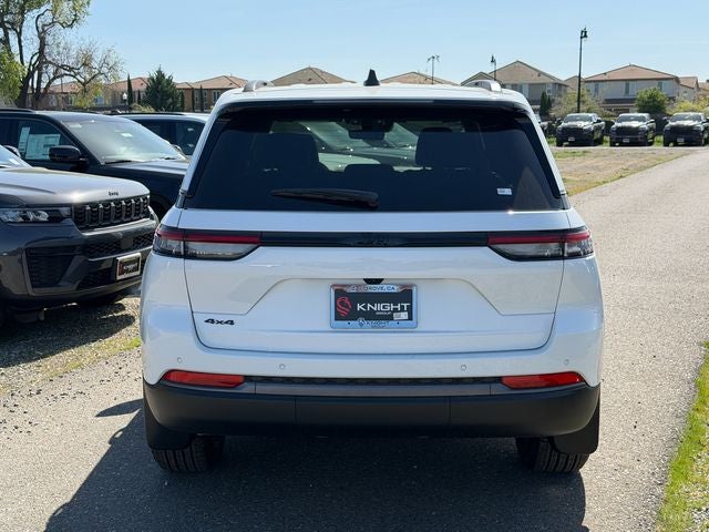 2026 Jeep Grand Cherokee Laredo