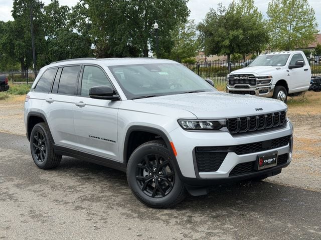2026 Jeep Grand Cherokee Laredo Altitude