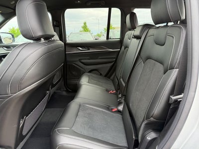 2026 Jeep Grand Cherokee Laredo Altitude