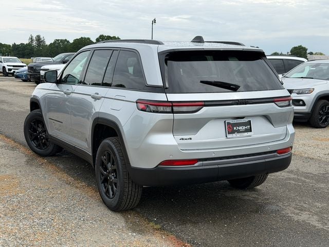 2026 Jeep Grand Cherokee Laredo Altitude