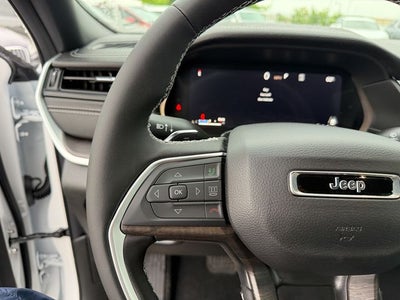 2026 Jeep Grand Cherokee Laredo Altitude