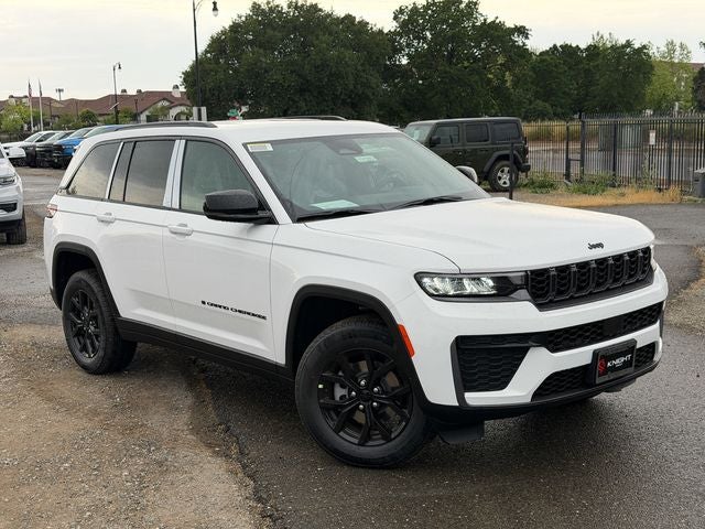 2026 Jeep Grand Cherokee Laredo Altitude