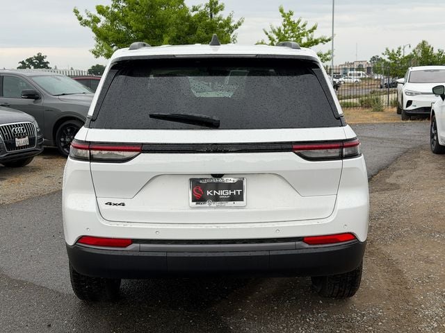 2026 Jeep Grand Cherokee Laredo Altitude