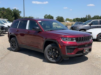2026 Jeep Grand Cherokee Laredo Altitude