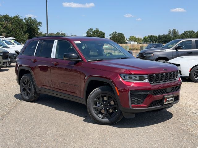 2026 Jeep Grand Cherokee Laredo Altitude