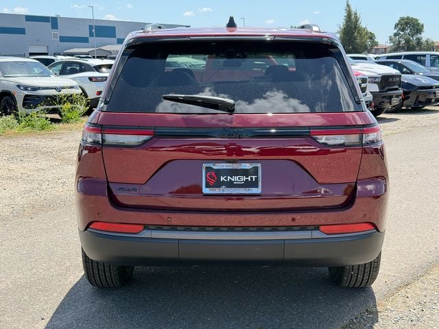 2026 Jeep Grand Cherokee Laredo Altitude