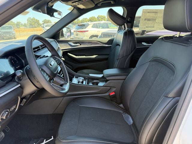 2026 Jeep Grand Cherokee L Laredo Altitude