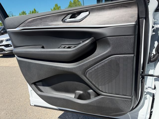 2026 Jeep Grand Cherokee L Laredo Altitude