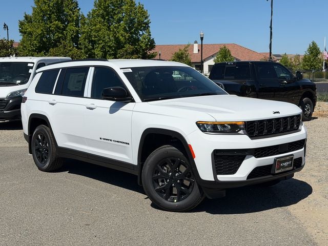 2026 Jeep Grand Cherokee L Laredo Altitude