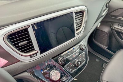 2026 Chrysler Voyager LX