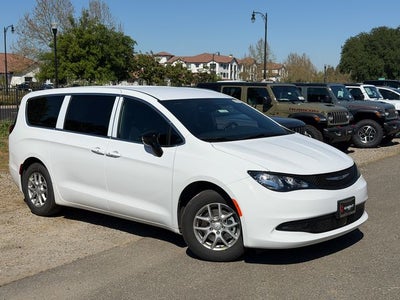 2026 Chrysler Voyager LX