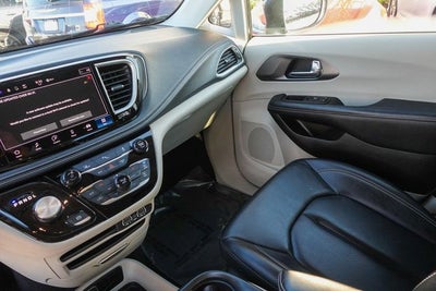 2023 Chrysler Pacifica Hybrid Touring L