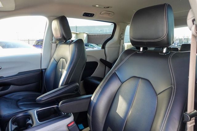 2023 Chrysler Pacifica Hybrid Touring L