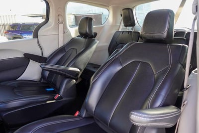 2023 Chrysler Pacifica Hybrid Touring L