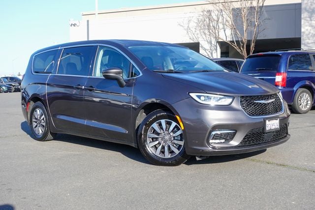 2023 Chrysler Pacifica Hybrid Touring L