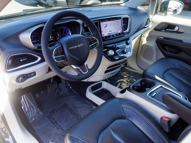 2022 Chrysler Pacifica Hybrid Touring L