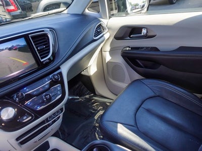 2022 Chrysler Pacifica Hybrid Touring L
