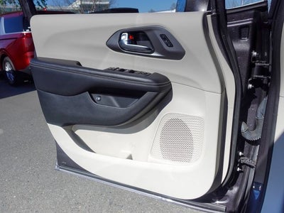 2022 Chrysler Pacifica Hybrid Touring L
