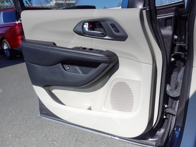 2022 Chrysler Pacifica Hybrid Touring L