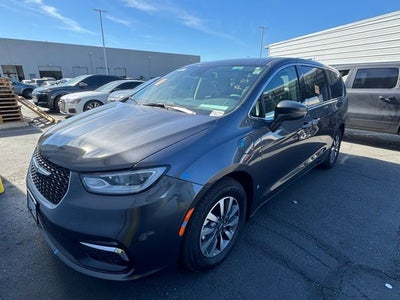 2022 Chrysler Pacifica Hybrid Touring L