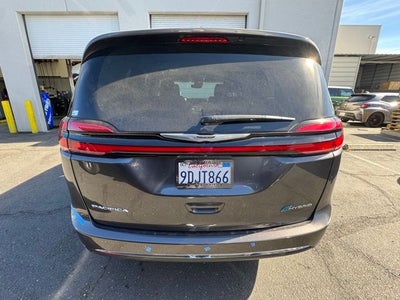 2022 Chrysler Pacifica Hybrid Touring L
