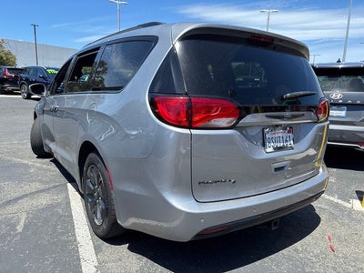 2020 Chrysler Pacifica Hybrid Limited