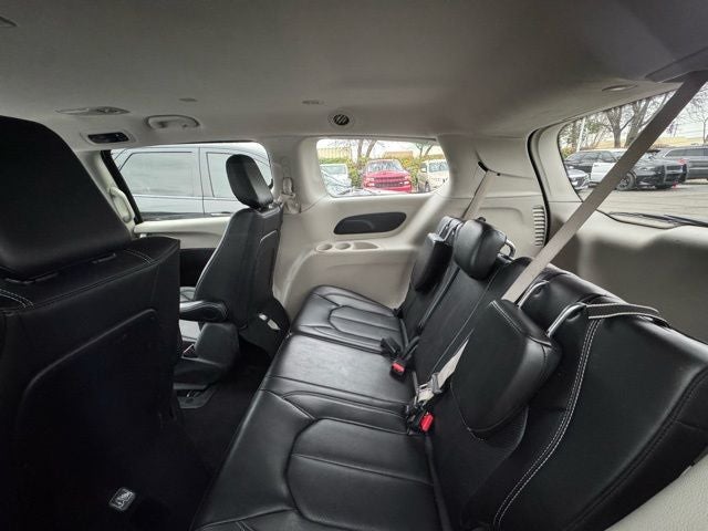 2024 Chrysler Pacifica Hybrid Select