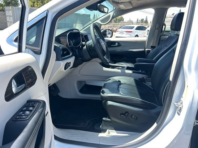 2023 Chrysler Pacifica Hybrid Limited