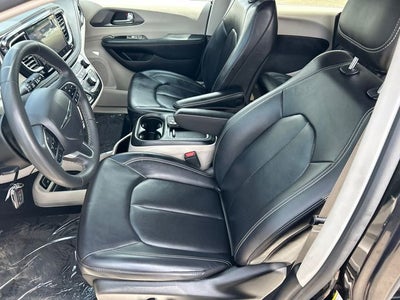 2024 Chrysler Pacifica Hybrid Select