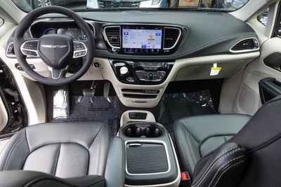 2024 Chrysler Pacifica Hybrid Select