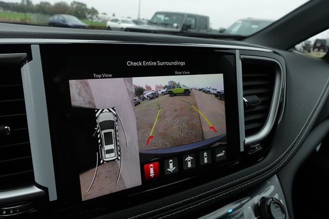 2026 Chrysler Pacifica Select