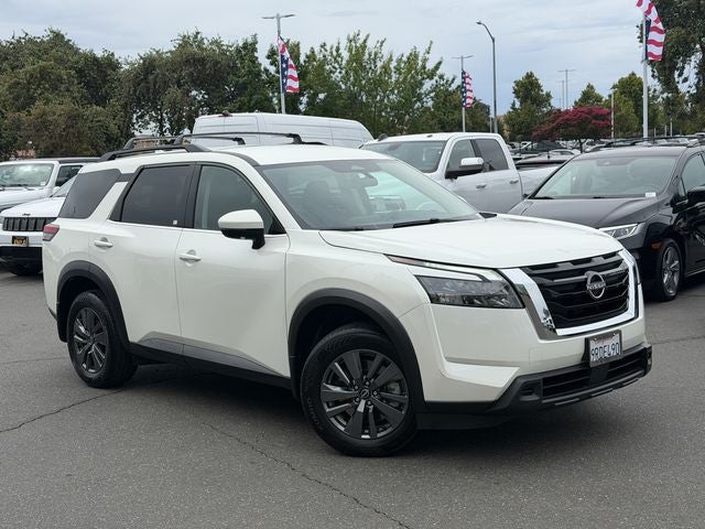 2024 Nissan Pathfinder SV