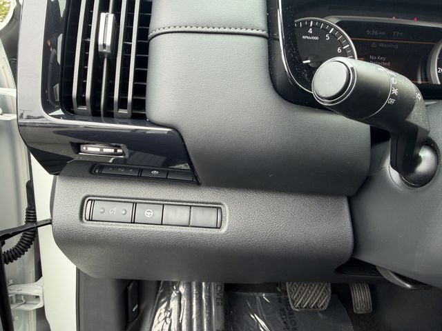 2024 Nissan Pathfinder SV