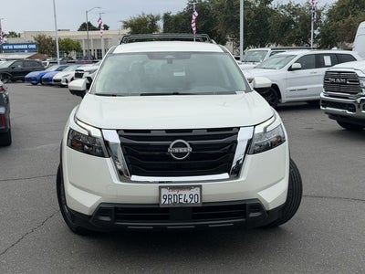 2024 Nissan Pathfinder SV