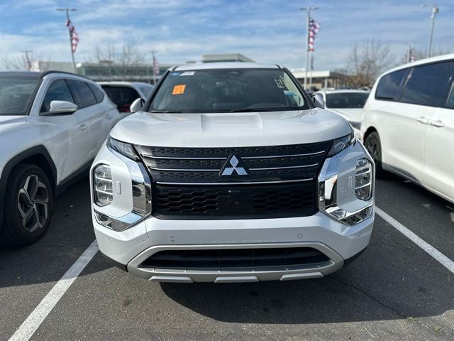2023 Mitsubishi Outlander PHEV SE