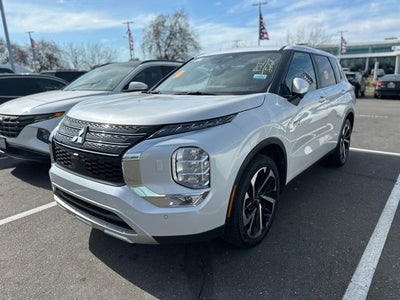 2023 Mitsubishi Outlander PHEV SE