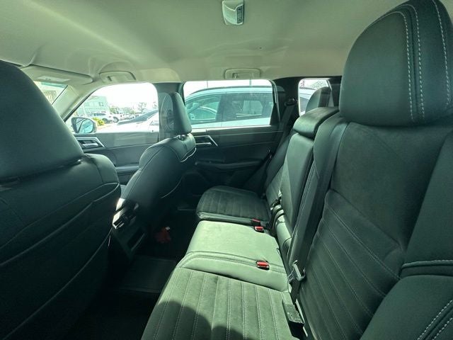 2023 Mitsubishi Outlander PHEV SE