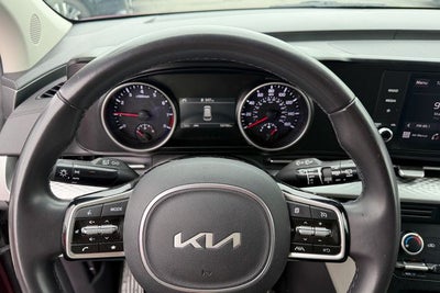 2024 Kia Carnival LX