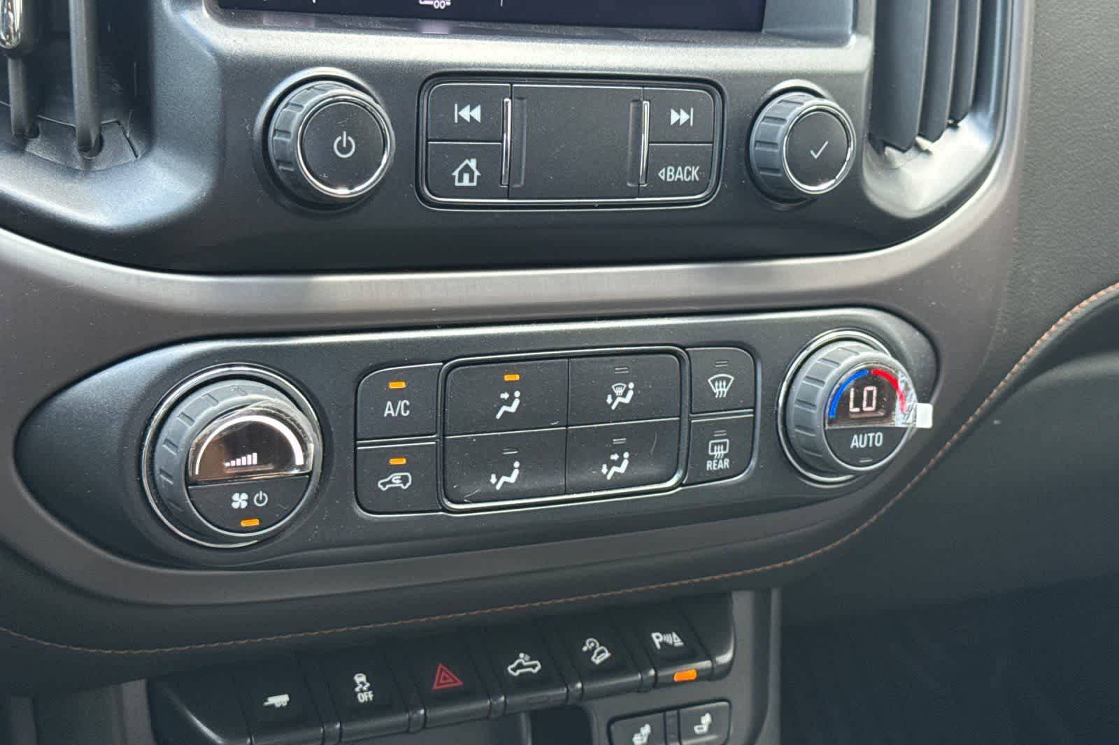 2022 GMC Canyon 4WD AT4 w/Leather