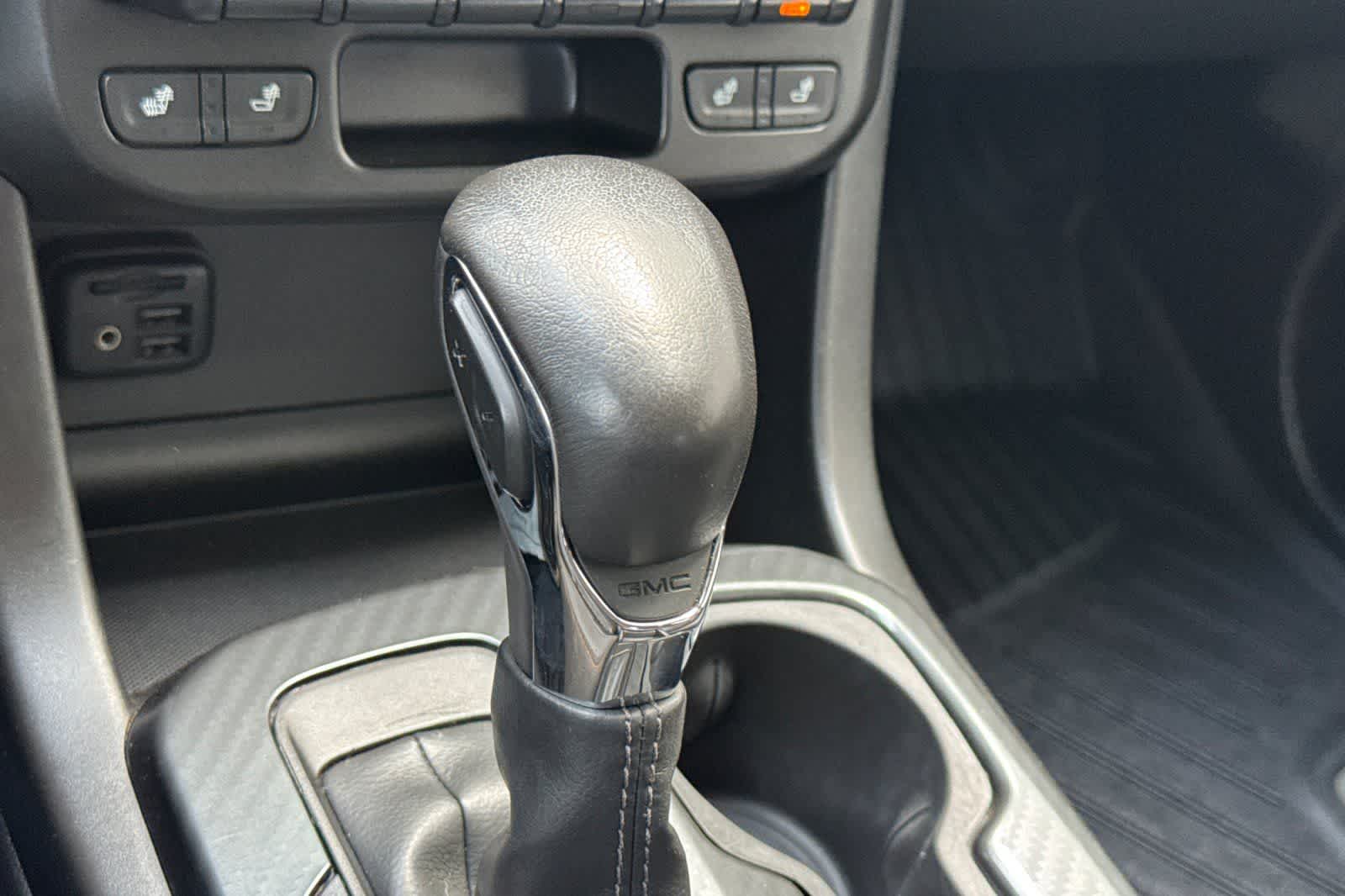 2022 GMC Canyon 4WD AT4 w/Leather