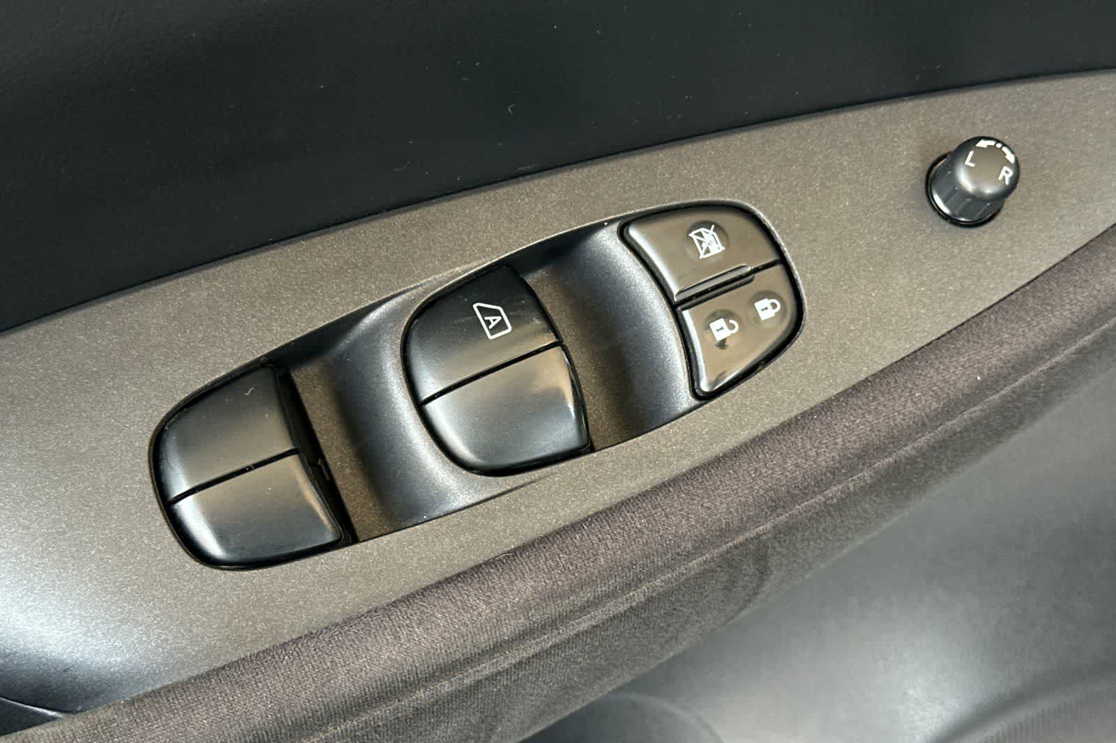 2015 Nissan LEAF S