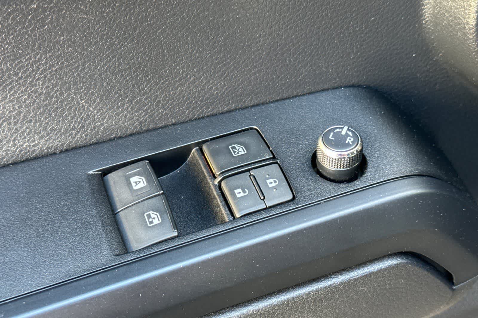 2017 Toyota Tacoma SR