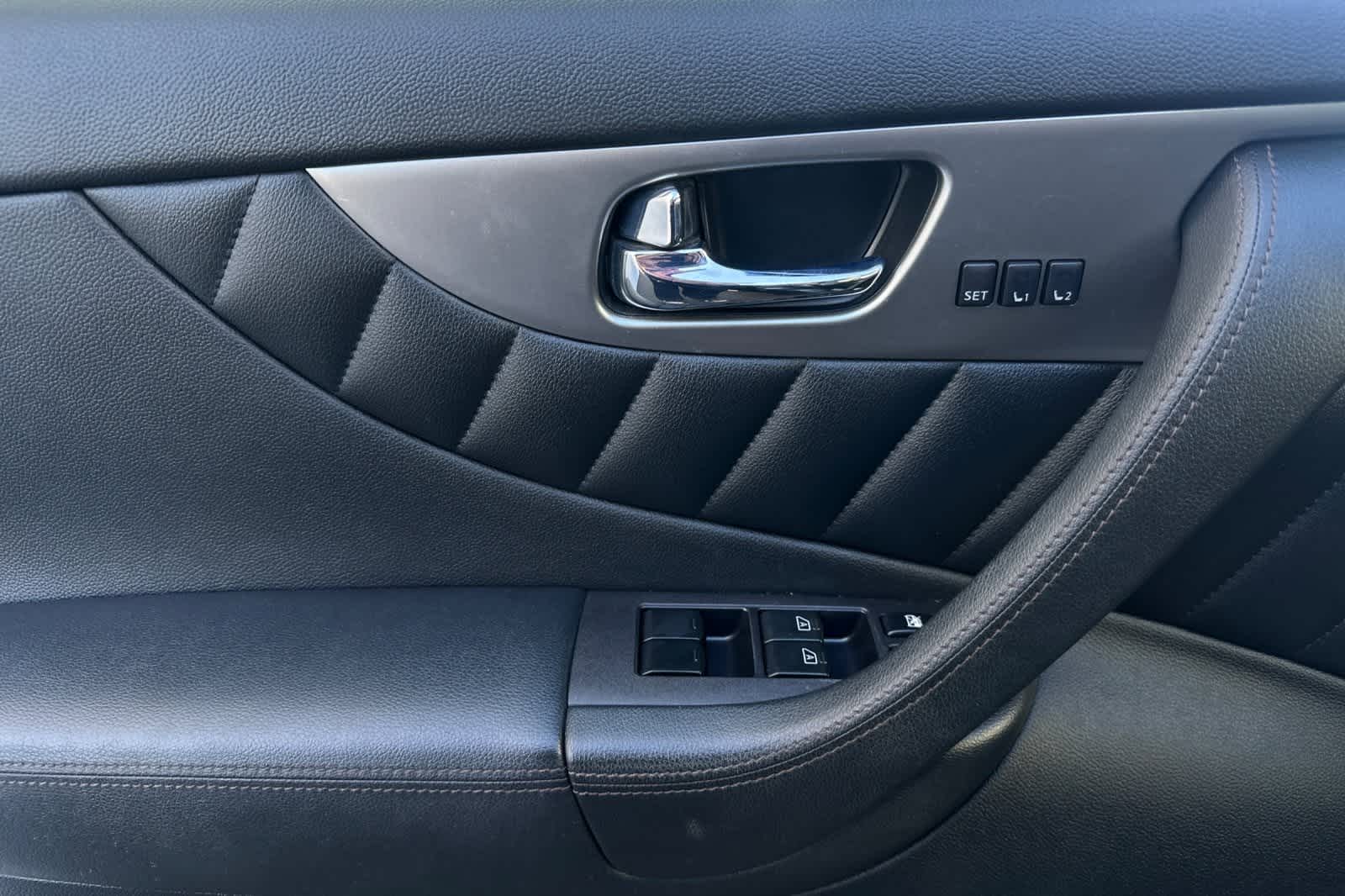 2017 INFINITI QX70 AWD