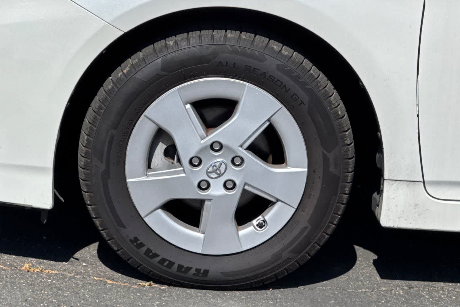 2010 Toyota Prius III
